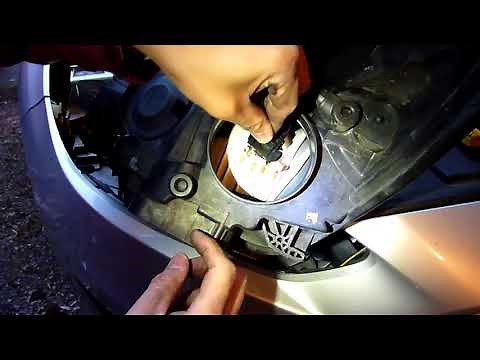 How to Change Headlamps Dipped and Main Beam bulbs on a Ford Focus MK3 2014 - 2018