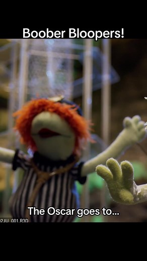 I will take this honour with me to MY GRAVE. 🏆 The Fraggle Rock bloopers are hilarious, especially Boober. And THIS one of my most embarrassing moments on set for season 1 of Fraggle Rock: Back to the Rock. My very first time assisting a lead puppeteer, the incredibly generous Frank Meschkuleit called me out for doing a good job. I was SUPER embarrassed at the time, but it actually did wonders for my confidence as an early puppeteer. Frank is such a great human, and I can’t thank him enough. #F