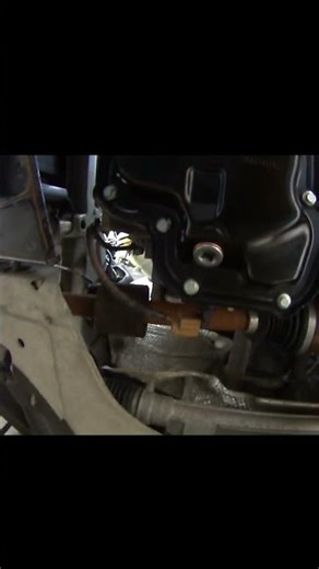 Renault Tce 0.9, engine oil filter and drain plug location #renault #techshorts