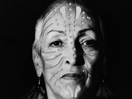 艺术软装灵感｜艺术家Meret Oppenheim 梅雷特·奥本海姆（Meret Oppenheim）出生于一战前一年的德国柏林。 她是德裔瑞士人，是一个超现实主义艺术家和摄影师。奥本海姆连同路易斯·布努埃尔，杜尚、厄恩斯特和其他超现实主义作家与视觉艺术家是20世纪20年代超现实主义运动的成员。 #池享文化全案设计师系统培训 #池享文化艺术风格解析 #艺术家 #设计灵感 #全案