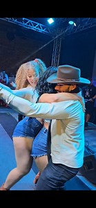 876K views · 29K reactions | O cara é bom, tacou foi dança nas gatas surpreendendo a galera! ....#washingtonbrasileiro #musica #piseiro #danca #forró #music #pegada #vaquejada #vaqueiro #engraçado #peão #pecuaria #rodeio #descontração #viralmusic #top #ferias | Washington Brasileiro | Facebook