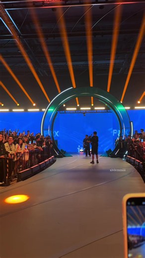 VCT Pacific Vietnam reaction: fan chạm tay, xin video và cảm xúc tại lễ Final Stage 1