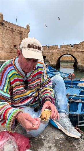 What a privilege to be able to taste and test these #bompetisco #portugese #bacalhau cod chunks on the edge of the old harbor and in amongst the fishing boats at the Essouira fishing port. If you love garlic these are for you #essouira #maroc