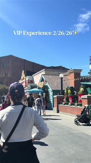 Universal VIP experience ✨ The experience was definitely a 10/10! We had a complimentary breakfast buffet and lunch. Shoutout to our tour guide Alexis for planning our entire day! #universalstudioshollywood #universalvipexperience #vip #universalstudios