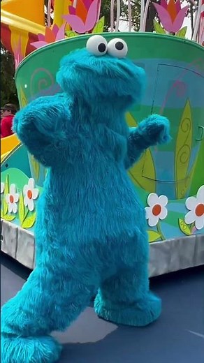 Cookie Monster dancing #sesamestreet
