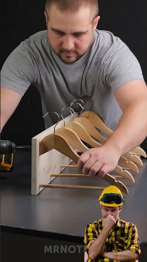 Don’t Throw Away Old Hangers — Genius DIY Home Decor! 🔄🏠