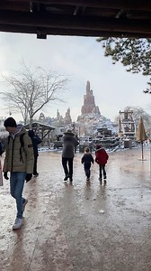 20K views · 525 reactions | Last January we had snow in Disneyland Paris, and it was so amazing to walk into Frontierland with snow covering Big Thunder Mountain. These were some of my favorite days ever at Disneyland Paris (though we do have many to choose from). It was cold but beautiful. #disneylandparis #dlp #dlrp #disneysnow #frontierland #bigthunder #bigthundermountain | Mousesteps | Facebook