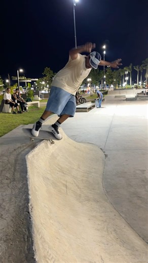Gustavo Vidal Feeble #bizarrosskateboardshop #blackmoorskateboards #skate