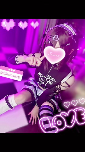 地雷系女子のかわいいコスプレとダンス