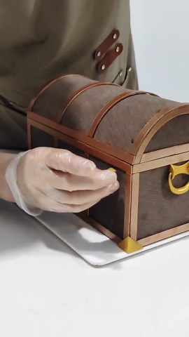 Satisfying Treasure Chest Cake