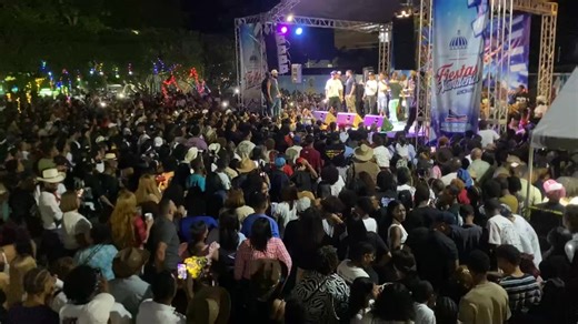 #Envivo Fiesta Navideña Bayaguana Cortesía de La Presidencia de la República, FEDODIM, Ayuntamiento Municipalde Bayaguana, La Liga Municipal y La Gobernacion Provincial | Noticias Serie 4