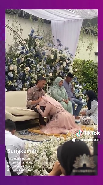 Zaskia Gotik Gelar Acara Tujuh Bulanan Adat Sunda