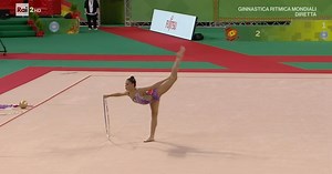 Milena Baldassarri danza con il cerchio ai mondiali di ginnastica ritmica
