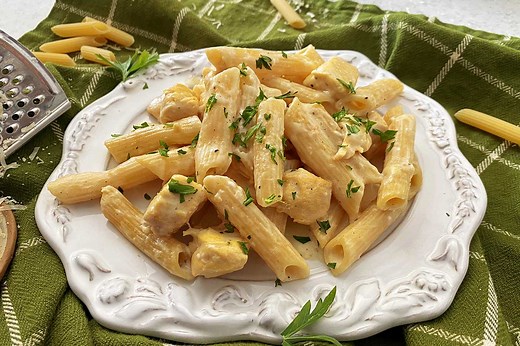 The BEST Instant Pot Chicken Alfredo (quick and easy!)