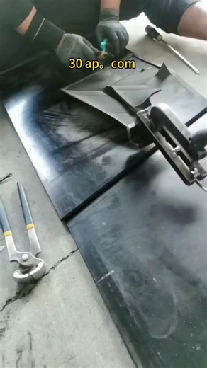 Conveyor belt factory on Instagram: "Record the stripping process of the nylon conveyor belt and the steel wire rope conveyor belt #ConveyorBelt #ConveyorRoller #ConveyorDrum #ConveyorIdler"