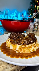 Braised red wine short ribs, seasoned right with Dan-O’s Preemo 🤌🏽 comment ‘SHORTRIB’ for the full recipe! #reels #shortribs #braisedbeef #sundaydinner | cheffingwithamber