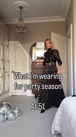 317 reactions · 123 comments | Festive looks - the non sparkly...