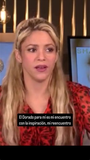 Comme Moi, está de cumpleaños 💜🎶 This collab lives in the El Dorado era aka Shak experimenting, collaborating, and going full global 🌍✨ In this interview, she talks about the inspiration behind the album: following intuition, working with different artists, and blending sounds across cultures 💫 Y eso se nota aquí: pop hip-hop su fijación francesa 👀 Also fun fact: this song has an English version, “What We Said,” with MAGIC! 🎙️ We covered this collab on the podcast too. Check out the episod