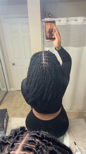 Dallas Influencer | Model on Instagram: "fresh new retwist and jet black dye 😛 only thing is i did my retwist with mousse instead of a gel and i think i like it better 🫣🫣🫣 • • • • #locs #dallascontentcreator #explore #locs4life #reels"