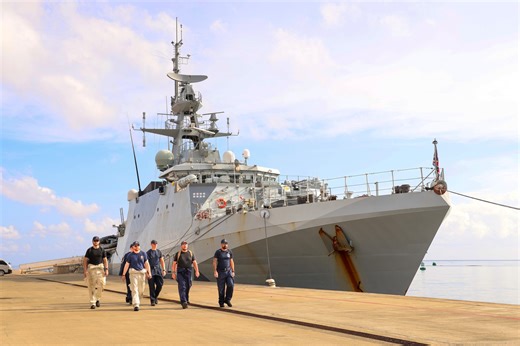 #HMSTrent ship's company supporting post-hurricane clear-up efforts at Falmouth Hospital 🇯🇲 Jamaica. #OPV #RoyalNavy #hurricanemelissa #Jamiaca #DisasterRelief | Navy Lookout