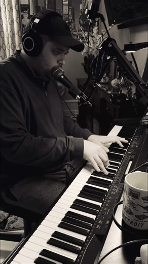 Easy 🎶 Commodores (Piano Cover)