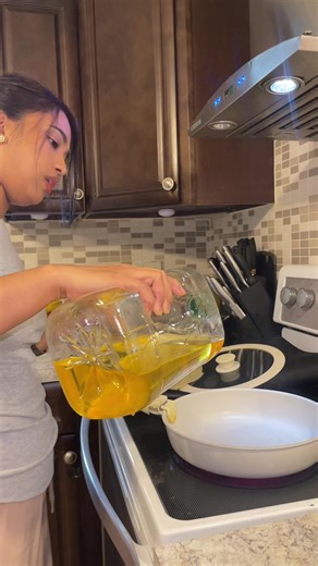 2-in-1 Olive Oil Dispenser and Sprayer for Kitchen