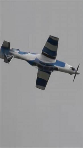 T-6 航空自衛隊次期初等練習機に選定された高性能練習機 激しいアクロバットも余裕でこなす