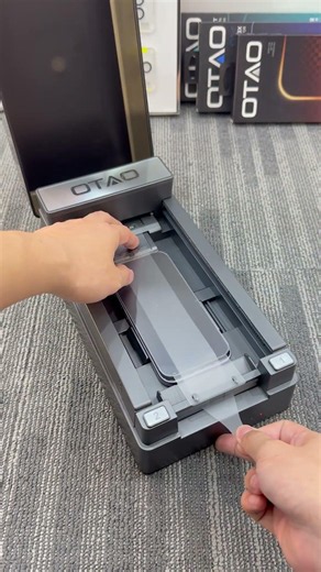 The automatic screen protector machine, hassle-free and labor-saving#otao #protector #iphone17