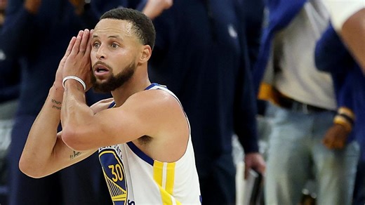 Curry dazzles with 42 points as Warriors win OT thriller