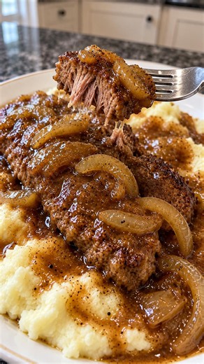 Fork-Tender Baked Cube Steak and Gravy