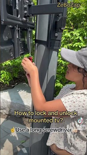 Comment enlever ma TV du support mural ?