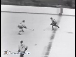April 27th, 1965 • #HFonthisday Blackhawks (Nesterenko) 🆚 Canadiens (Ferguson) • Game 5 of the Stanley Cup Finals • #Blackhawks #GoHabsGo 📍Montreal Forum • Montreal, QC Nesterenko did not receive a major for his part. Rate it: hockeyfights.com/fights/70620 | hockeyfights.com