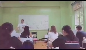 28K views · 556 reactions | Wala ka bang magawa pag Off mo? Tara at matuto habang naglilibang, gain more friends and have Fun while Learning, whattsapp or message lang sa gwapong nagtuturo, Open to all Pinay OFW only, No age limit, Enroll na! Masaya to! classes starts July 6 ((Saturday) from 1:30 pm to 2:30 pm or July 7 ( sunday) from 11:00 am to 12:00 pm or sa hapon na 4:30 pm to 5:30 pm, tawag na! 9760 1054 | Guitar Lesson | Facebook