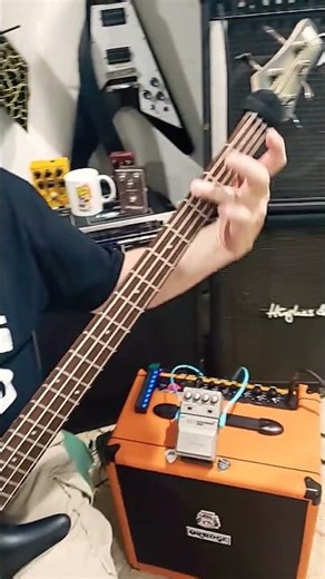 How about a little Bass synth to start your weekend.