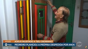 919K views · 9.8K reactions | Seu Osório Oliveira da Rosa, conhecido como "Seu Osorinho", faleceu aos 85 anos em Caçapava do Sul (RS). Ele passou anos planejando a despedida, incluindo o desejo de ser enterrado em pé, em um túmulo que construiu pessoalmente, com três andares e uma churrasqueira | SBT News | Facebook