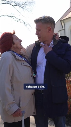862K views · 34K reactions | Az idős honfitársaink derűje és életszeretete egészen szívmelengető. Köszönöm a 93 éves Márta néninek a vidám pillanatokat Szikszón! Jó egészséget! | Péter Magyar | Facebook