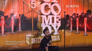 1.5M views · 10K reactions | Peserta audisi SUCI 5 yang satu ini dikenal dengan budak sajak nih. Yap... namanya WIra! Dia bilang hobinya ganti-ganti dari dulu. Sekarang malahan udah enggak hobi main layangan karena tau sakitnya ditarik ulur. Adudududu...... | Stand Up Comedy Indonesia | Facebook