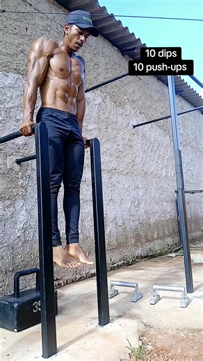 Push day Workout 10 dips 10 push-ups Parallettes⛓️ @Calisdark #calistenia #dips #pushups #flexão #treinoemcasa