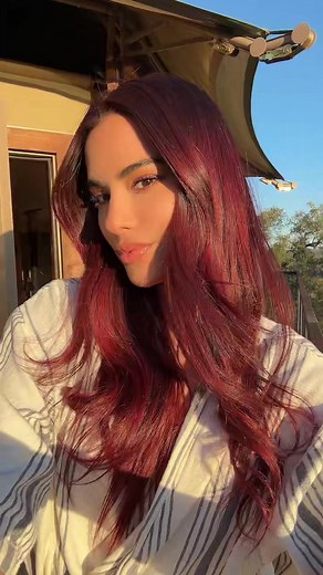 Embracing Red Hair Beauty: Ariadna Cox's Morning Routine