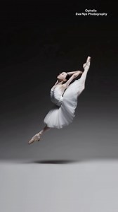 and a swan was born 🥹🦢 #swanlake | Eva Nys