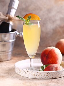 Recette cocktail Bellini - Destination Cocktails
