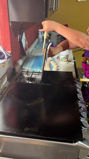 Tortillas de harina en prensa manual — receta casera fácil