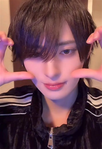 深夜のTikTokライブで魅せるエフェクト対決