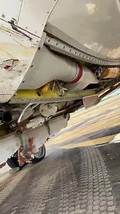 1.7M views · 5.2K reactions | Así quedó el Boeing 737 MAX de GOL tras el incidente de anoche. Estuvimos a centímetros de que sea una catástrofe. ¿Qué pasaba sí era un avión más bajo, el vehículo estaba unos centímetros en otra posición o había otras condiciones en el despegue? Increíble. ¿Qué está pasando con tantos accidentes e incidentes? Te comparto mí análisis  https://youtu.be/lTXI6aCQrQY | Nicolás Larenas | Facebook