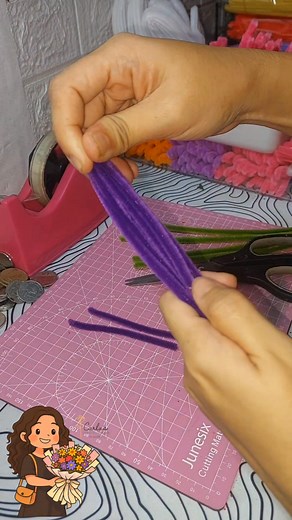 142K views · 2K reactions | Thistle Flower Tutorial #giftidea2025 #fuzzywirebouquet #fuzzywireflowerbouquet #fypageシ #alloccasionsgiftidea #lovelyfloral #graduationgift #allflowers #anniversarygiftideas #fuzzywireflower #mothersdaygift #mothersday | Carla's Creative Corner | Facebook