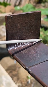 beginner welder almost perfectly performs 2f zig zag pattern welding #Reelsfbpro #weldingtrick #fyp #welder | Aprili Asmink