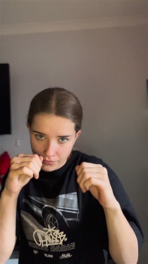 Clarissa Smith on Instagram: "#womensboxing #boxing #fighting #boxingtraining👊 #shadowbox #shadowboxing"