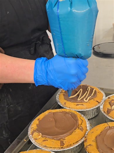 Peanut Butter Cup Deep Dish Cookie 🥜 a whole reese large cup inside, mini cups & pieces on top! chocolate spread & peanut butter 🤤 #peanutbuttercup #reeses #deepdishcookie #peanutcookie #chocolatepeanut