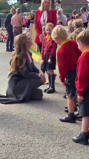 148K views · 15K reactions | Year 2 students at Farnborough Road Infant and Junior School got an unforgettable royal seal of approval this morning for being absolute superstars! ⭐️ | HELLO! | Facebook