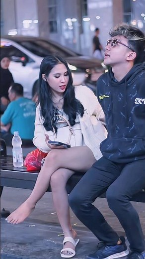 Awas salfok! Pura pura buta ambil sandal cewek cantik #laugh #funny #shorts